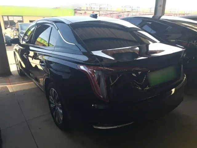 Hongqi E-QM5 — Фото автомобиля 4