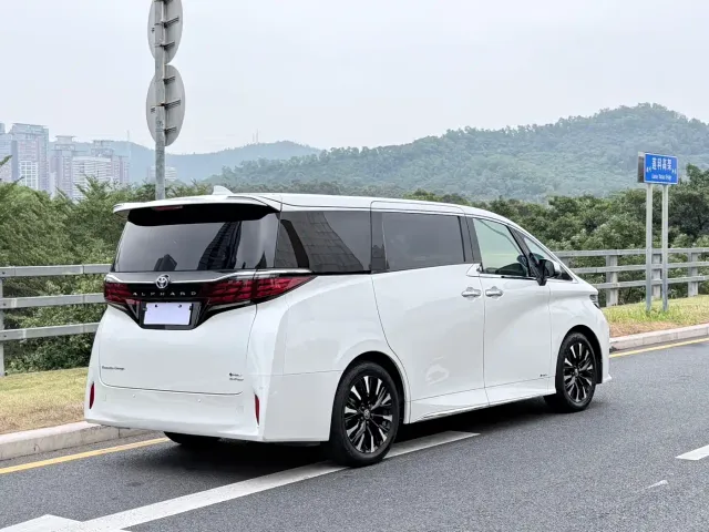 Toyota Alphard — Фото автомобиля 6
