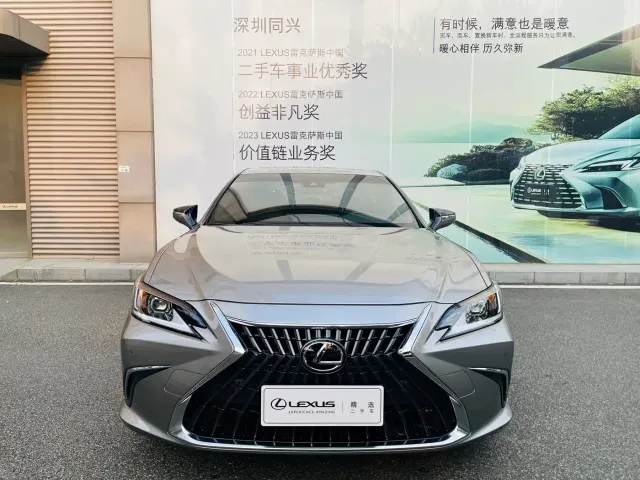 Lexus ES — Фото автомобиля 2