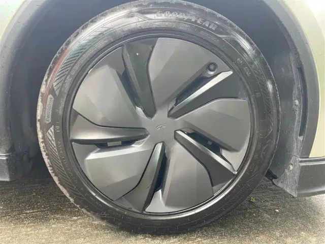 Tesla Model Y — Фото автомобиля 8