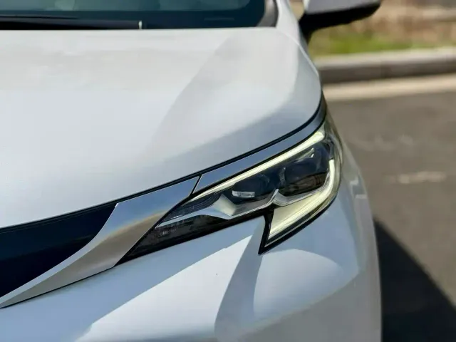 Toyota Sienna — Фото автомобиля 3