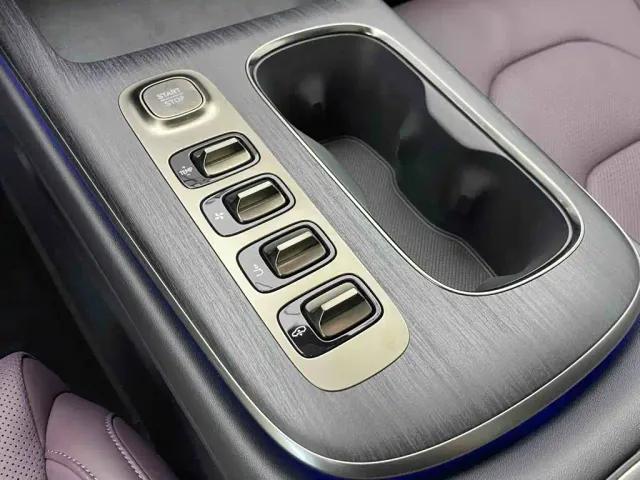 Xiaomi SU7 — Фото автомобиля 24