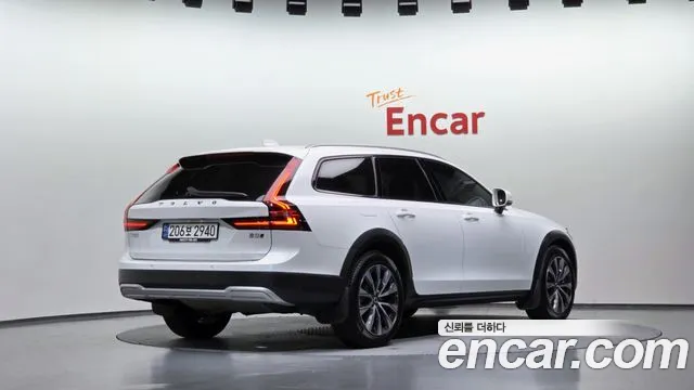 Volvo V90 — Фото автомобиля 2
