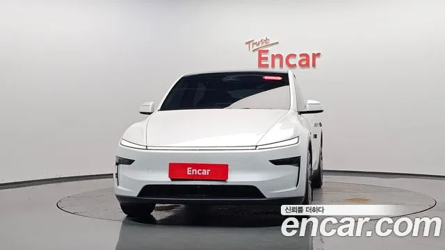Tesla Model Y — Фото автомобиля 2