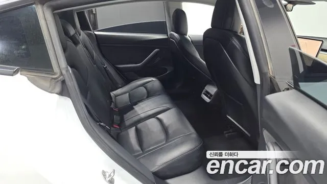 Tesla Model 3 — Фото автомобиля 17