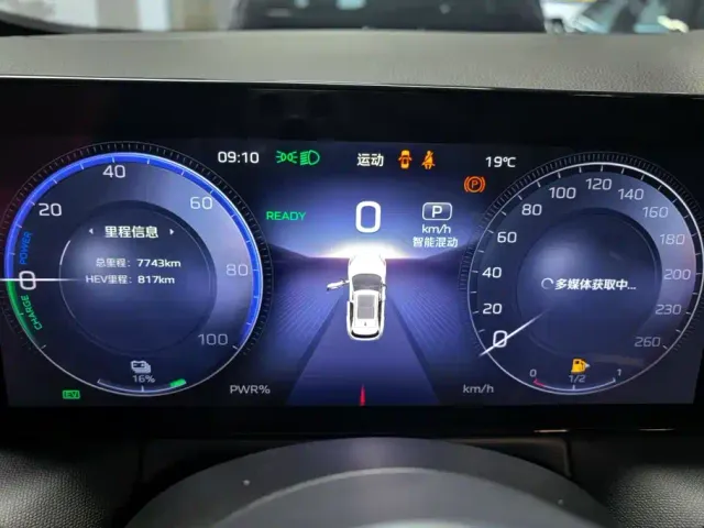 Hongqi HS3 PHEV — Фото автомобиля 14