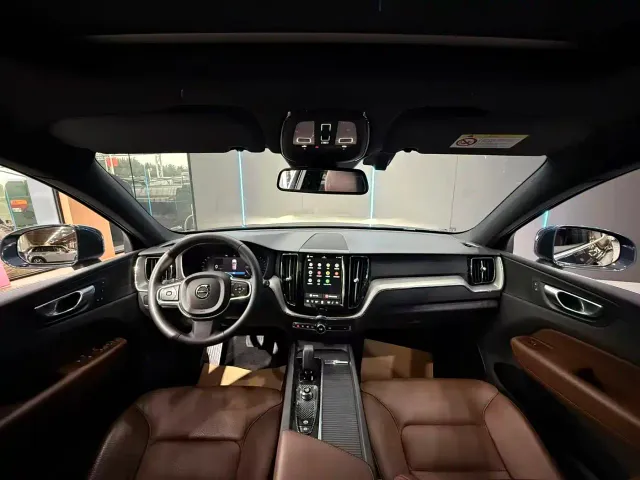 Volvo XC60 — Фото автомобиля 9
