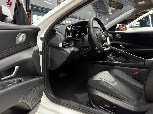 Hyundai Elantra — Фото автомобиля 8