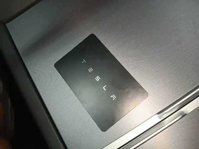 Tesla Model Y — Фото автомобиля 8