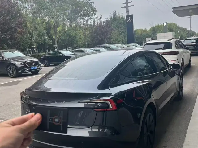 Tesla Model 3 — Фото автомобиля 5