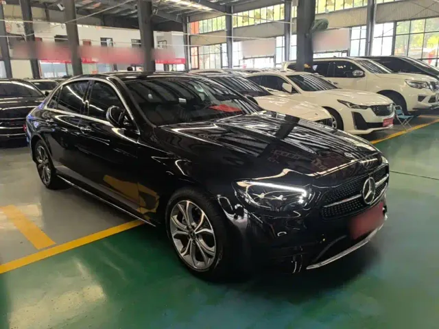 Mercedes-Benz E-Class — Фото автомобиля 3