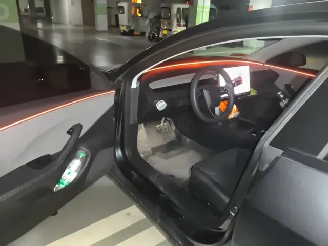 Tesla Model 3 — Фото автомобиля 12