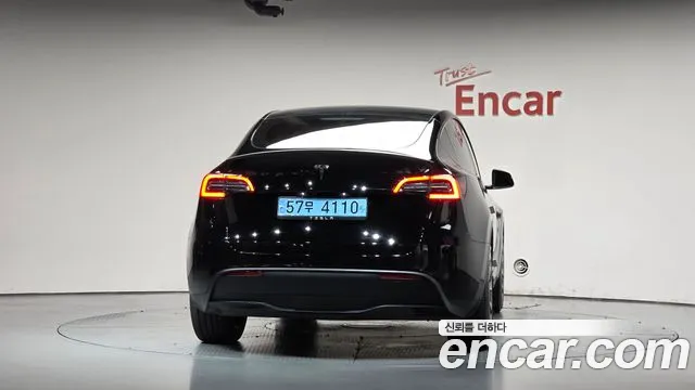 Tesla Model Y — Фото автомобиля 4