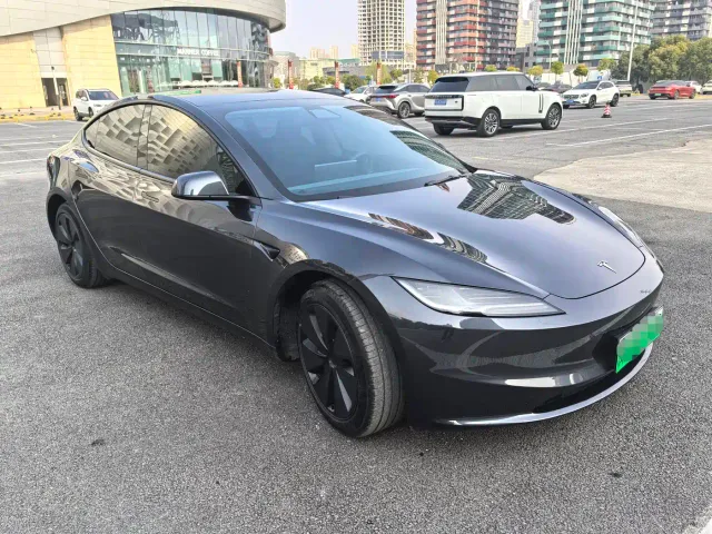 Tesla Model 3 — Фото автомобиля 3