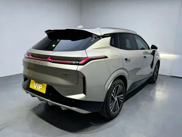 Lynk & Co 08 EM-P — Фото автомобиля 2