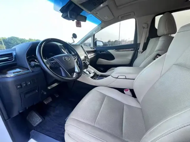 Toyota Alphard — Фото автомобиля 6