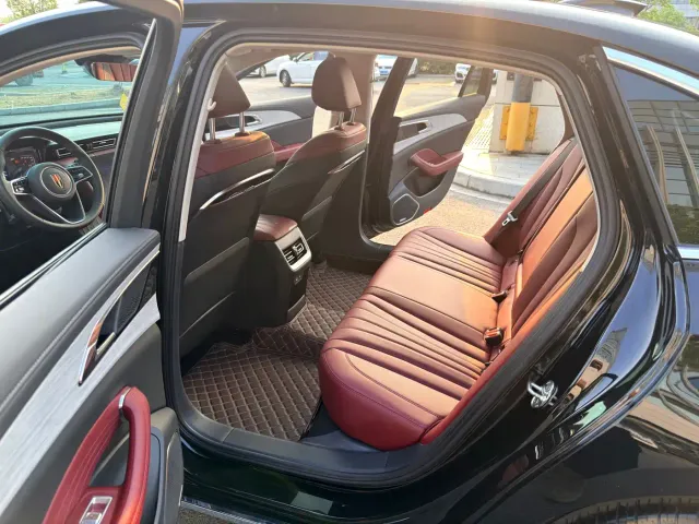 Hongqi H5 — Фото автомобиля 10