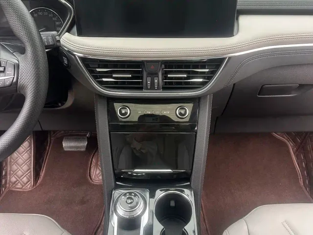 Ford Escape — Фото автомобиля 5