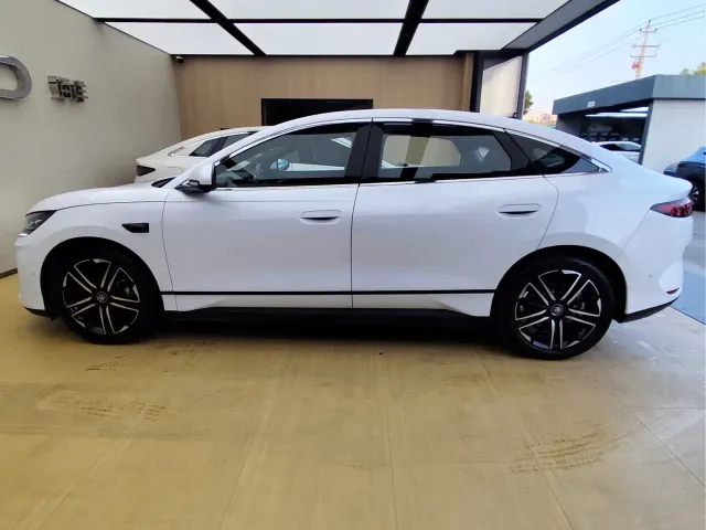 BYD Qin L — Фото автомобиля 8