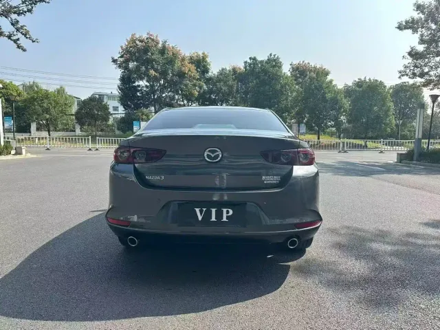 Mazda Axela — Фото автомобиля 5