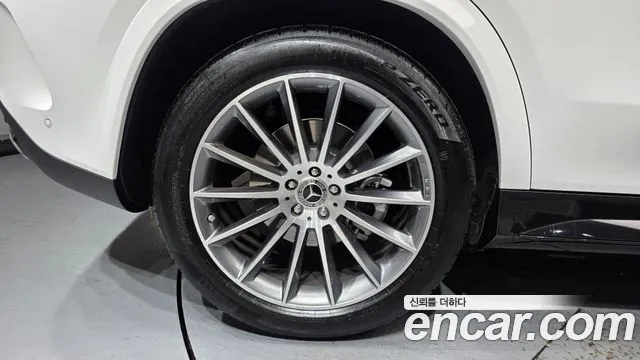 Mercedes-Benz GLE-Class — Фото автомобиля 4