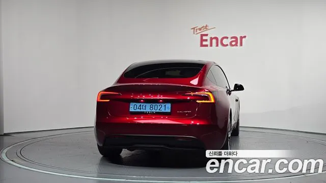 Tesla Model 3 — Фото автомобиля 4