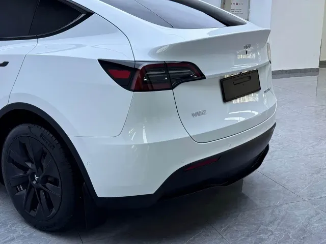 Tesla Model Y — Фото автомобиля 16
