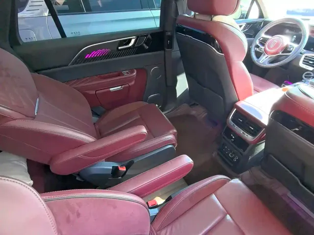 Hongqi E-HS9 — Фото автомобиля 13