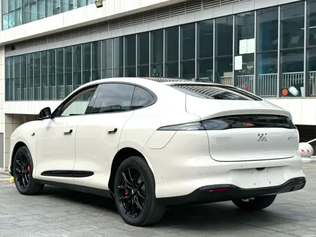 IM Motors LS6 — Фото автомобиля 6