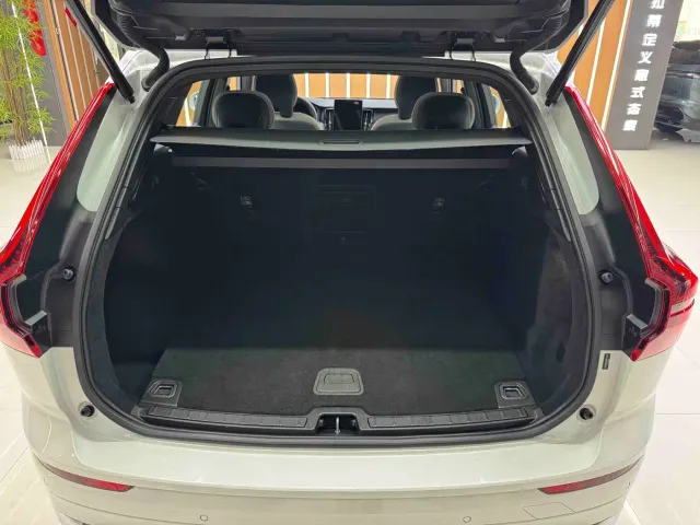 Volvo XC60 — Фото автомобиля 7