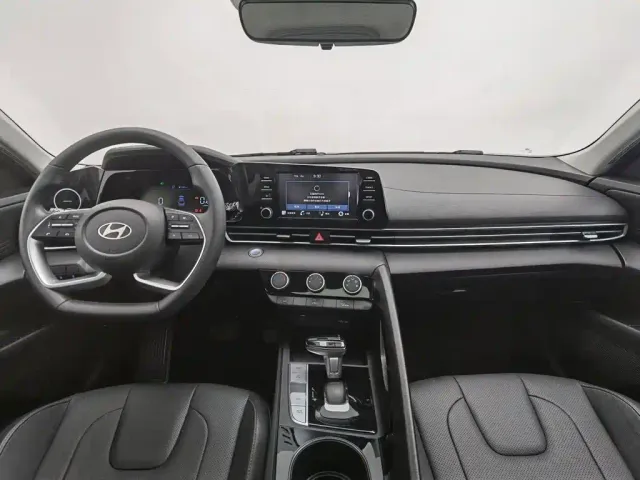 Hyundai Elantra — Фото автомобиля 5