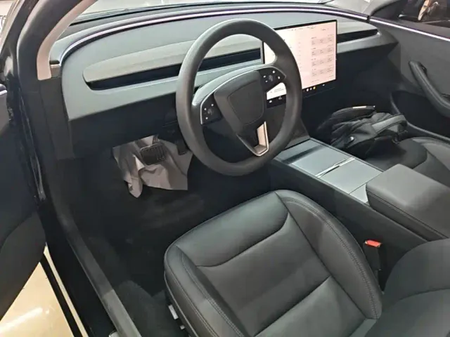 Tesla Model 3 — Фото автомобиля 9