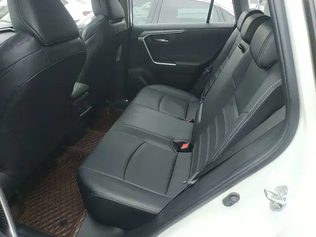 Toyota Wildlander — Фото автомобиля 12