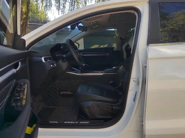 Geely Emgrand — Фото автомобиля 9