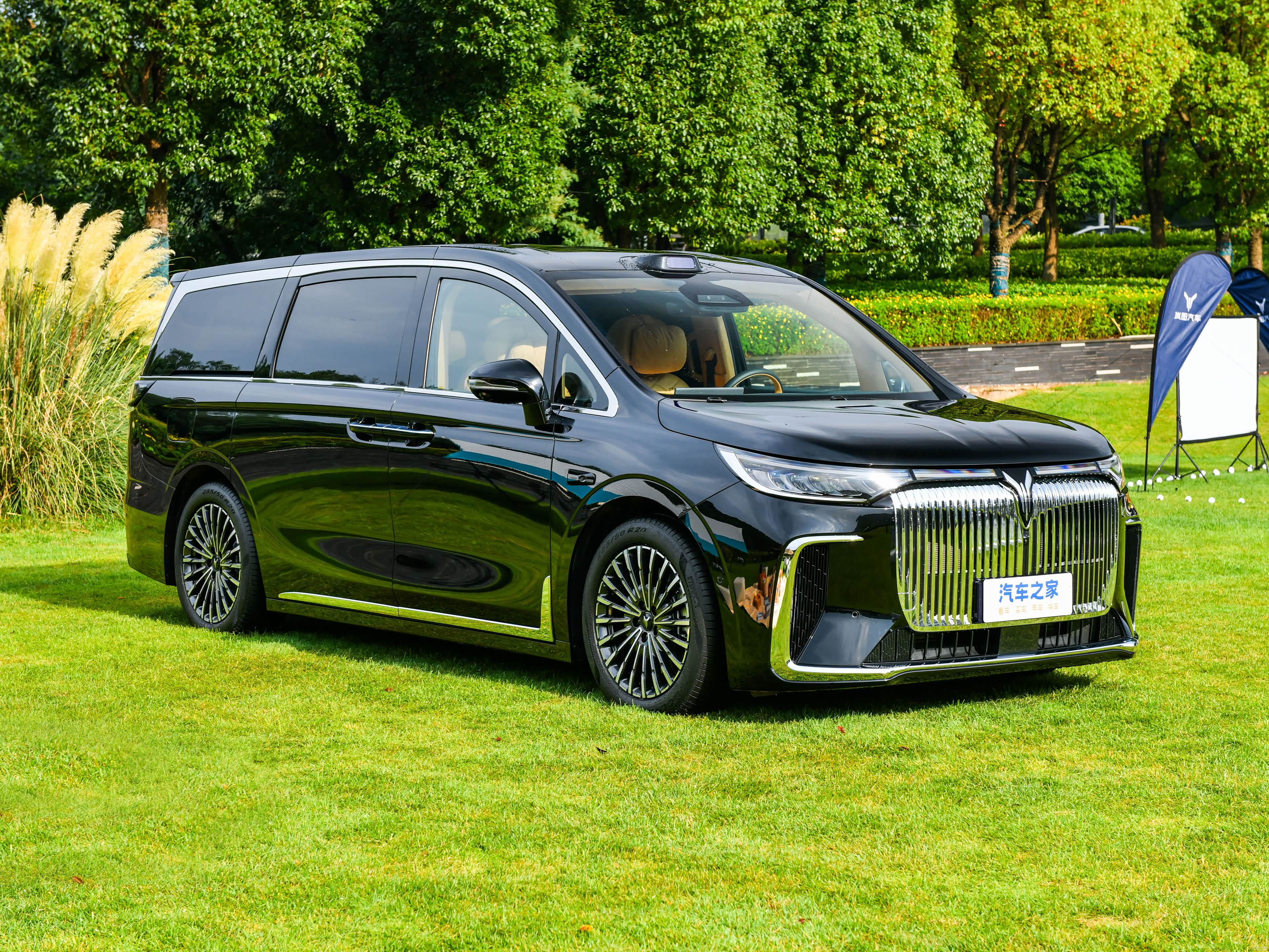 VOYAH Dream Qiankun Ultra PHEV — Фото автомобиля 3
