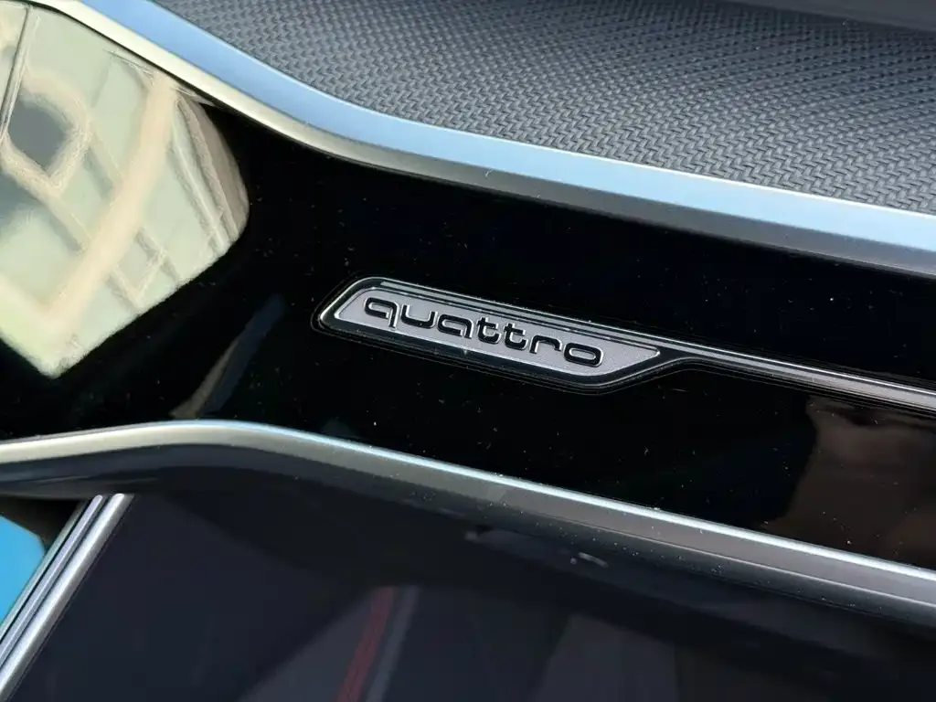 Audi Audi RS 6 2022 RS 6 4.0T Avant — Фото автомобиля 27