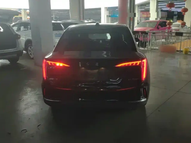 Hongqi E-QM5 — Фото автомобиля 5