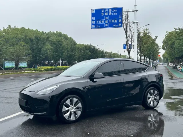 Фотография автомобиля — Tesla Model Y
