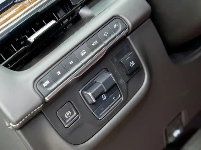 Cadillac Escalade — Фото автомобиля 14
