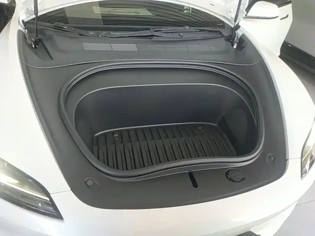 Tesla Model 3 — Фото автомобиля 19