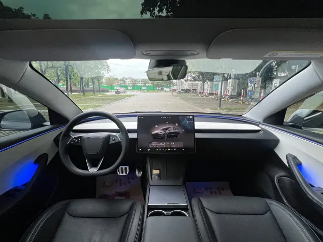 Tesla Model 3 — Фото автомобиля 5