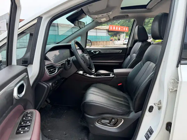GAC Trumpchi Trumpchi M6 2023 PRO 270T DCT Luxury Edition — Фото автомобиля 12