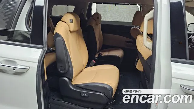 Kia Carnival Generation 4 — Фото автомобиля 11