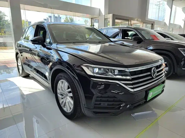 Volkswagen Touareg — Фото автомобиля 3