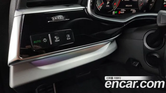 Audi Q8 55 TFSI quattro Premium — Фото автомобиля 24