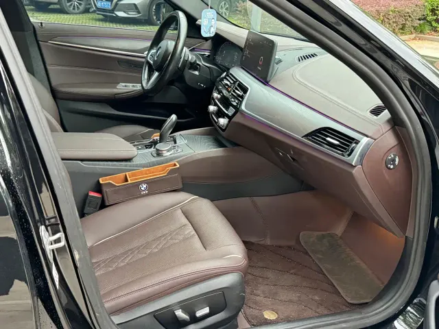 BMW 5 Series — Фото автомобиля 9