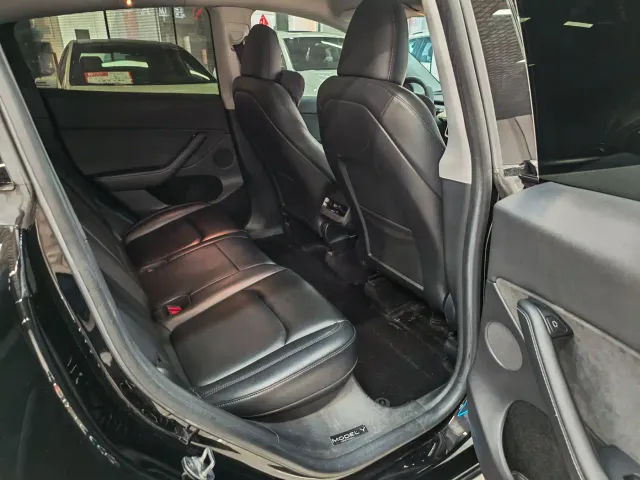 Tesla Model Y — Фото автомобиля 12