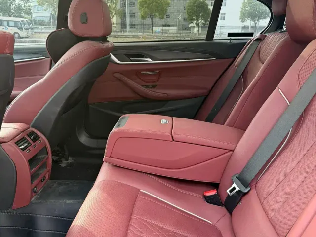 BMW 5 Series — Фото автомобиля 5
