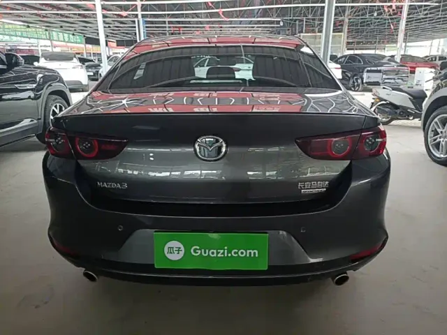 Mazda Axela — Фото автомобиля 5