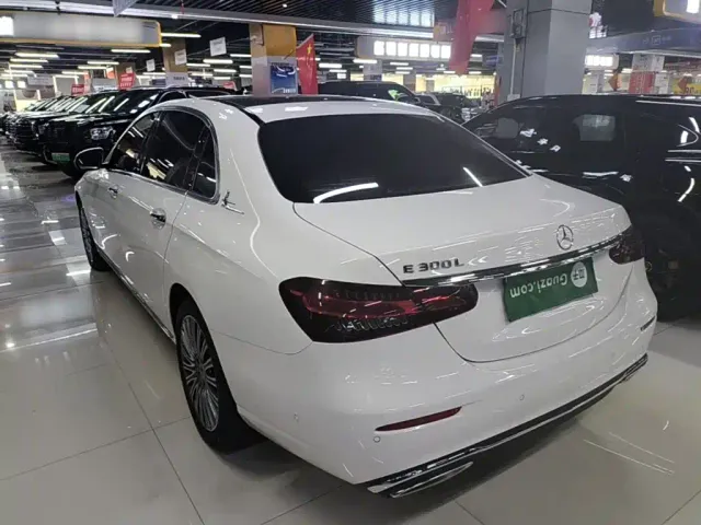 Mercedes-Benz E-Class — Фото автомобиля 4